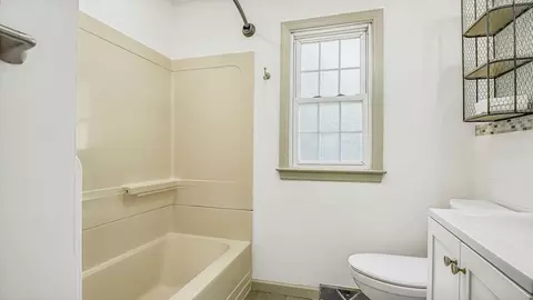 128 W Canton Cir, Springfield, MA 01104 photo 9