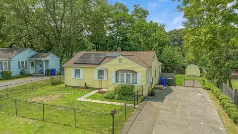 128 W Canton Cir, Springfield, MA 01104 photo 3