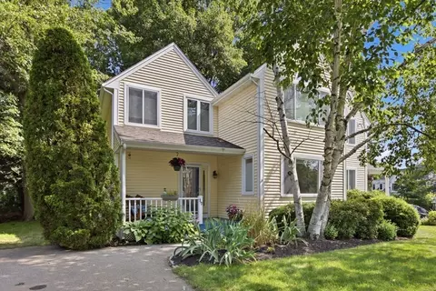 17 Lanes End #17, Natick, MA 01760