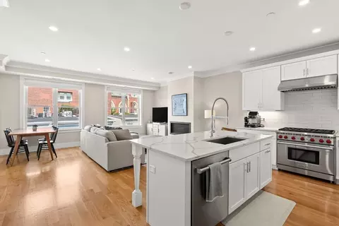 201 W 8th St #3, Boston, MA 02127
