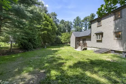 Exterior - 14 Brown Dr, Walpole, MA 02081 photo 5 of 8