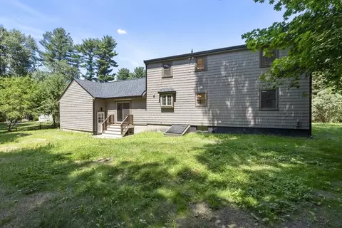 Exterior - 14 Brown Dr, Walpole, MA 02081 photo 3 of 8
