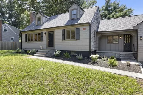 Exterior - 14 Brown Dr, Walpole, MA 02081 photo 2 of 8