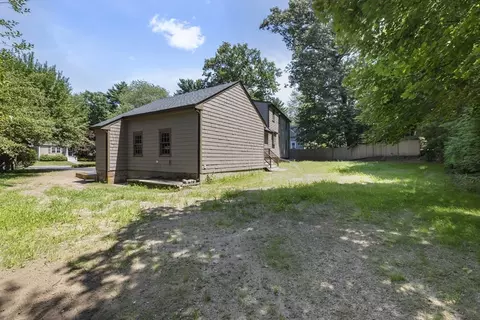 Exterior - 14 Brown Dr, Walpole, MA 02081 photo 6 of 8