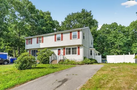 17 Pine Knoll Ln #B, Taunton, MA 02780