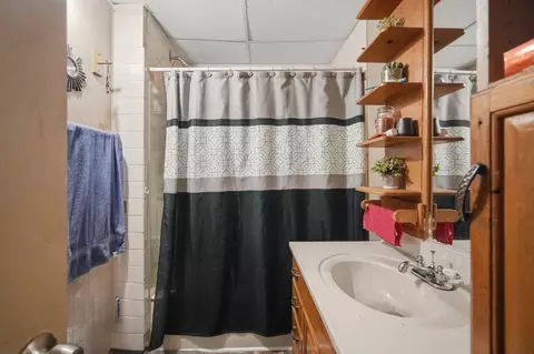 Bath - 102-104 Cambridge St, Springfield, MA 01109 photo 1 of 3