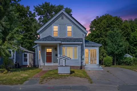 16 Linwood St, Holbrook, MA 02343