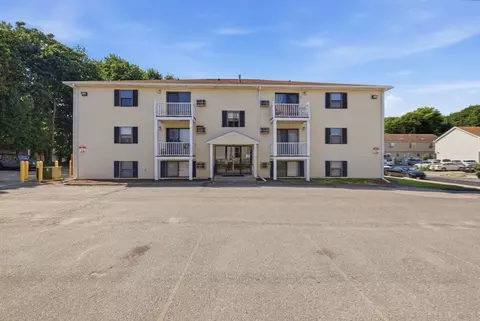 15 Houghton St #6, Worcester, MA 01604
