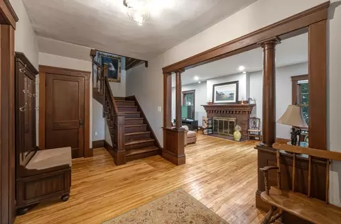 Entry Way - 2 Biltmore Rd, Worcester, MA 01602 photo 2 of 5