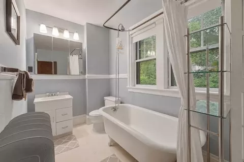Bath - 2 Biltmore Rd, Worcester, MA 01602 photo 1 of 2