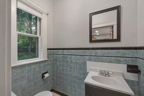 Bath - 2 Biltmore Rd, Worcester, MA 01602 photo 2 of 2