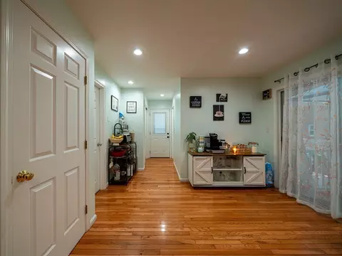 Entry Way - 8 Spinney Path #8, Lynn, MA 01902 photo 1 of 2