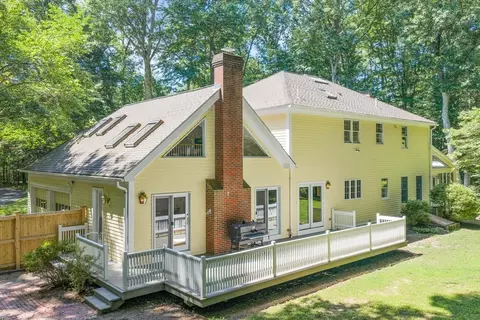 Exterior - 10 Wingate Ln, Acton, MA 01720 photo 3 of 8