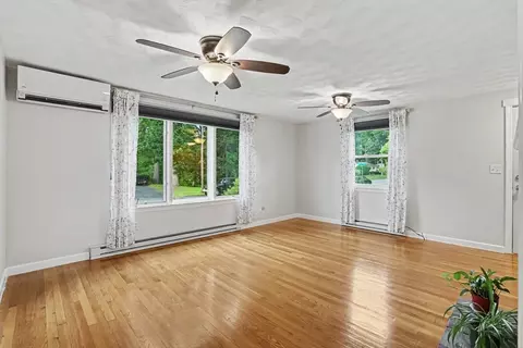 Living - 35 Park Forest Rd, Springfield, MA 01118 photo 1 of 6