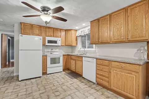 Kitchen - 35 Park Forest Rd, Springfield, MA 01118 photo 2 of 4