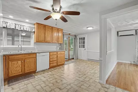 Entry Way - 35 Park Forest Rd, Springfield, MA 01118 photo 1 of 2