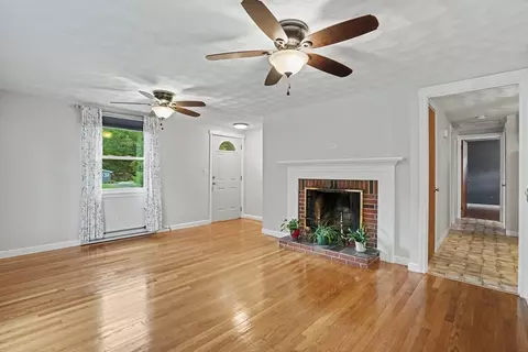 Living - 35 Park Forest Rd, Springfield, MA 01118 photo 4 of 6