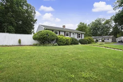 Exterior - 35 Park Forest Rd, Springfield, MA 01118 photo 10 of 11