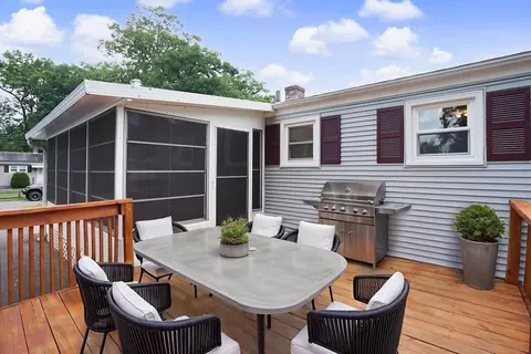 Exterior - 35 Park Forest Rd, Springfield, MA 01118 photo 7 of 11