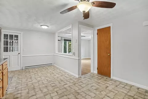 Entry Way - 35 Park Forest Rd, Springfield, MA 01118 photo 2 of 2