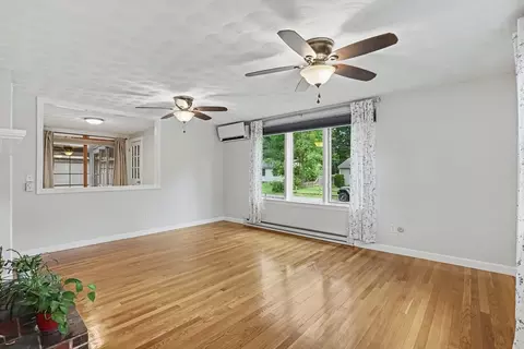 Living - 35 Park Forest Rd, Springfield, MA 01118 photo 5 of 6