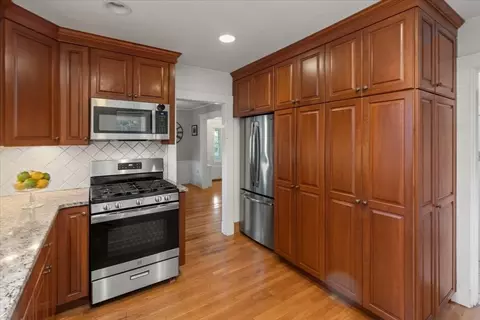 Kitchen - 533 Chestnut St, Needham, MA 02492 photo 3 of 5