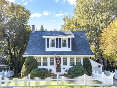 Exterior - 533 Chestnut St, Needham, MA 02492 photo 8 of 9