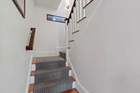 Entry Way - 533 Chestnut St, Needham, MA 02492 photo 4 of 6