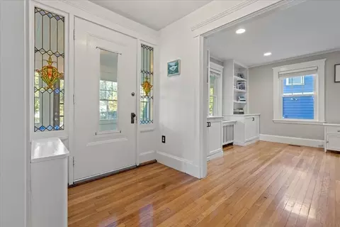 Entry Way - 533 Chestnut St, Needham, MA 02492 photo 2 of 6