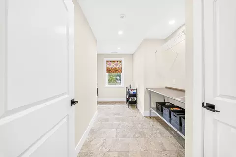 Entry Way - 2 Sequoia St, Billerica, MA 01821 photo 2 of 4