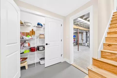 Entry Way - 2 Sequoia St, Billerica, MA 01821 photo 3 of 4