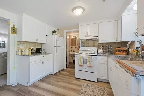 Kitchen - 2 Mathurin Rd, Plainville, MA 02762 photo 4 of 5