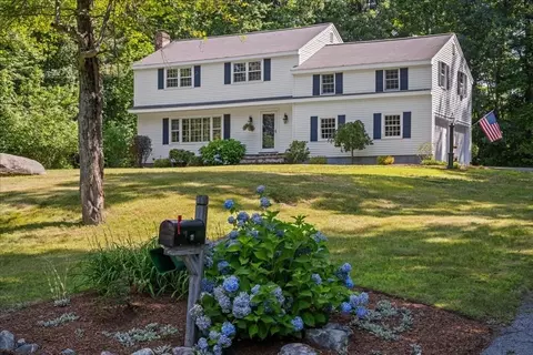 11 Hickory Rd, Southborough, MA 01772