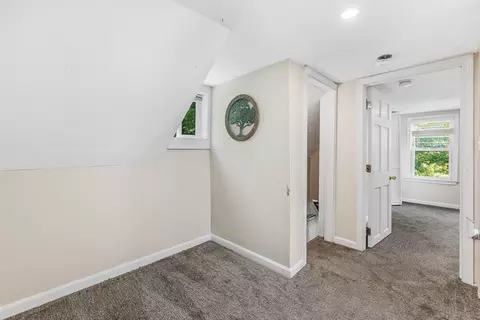 Entry Way - 806 Main St, Wareham, MA 02571 photo 2 of 2