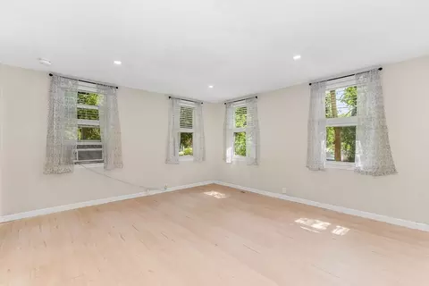 Living - 806 Main St, Wareham, MA 02571 photo 3 of 4