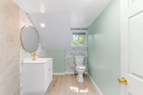 Bath - 806 Main St, Wareham, MA 02571 photo 2 of 3