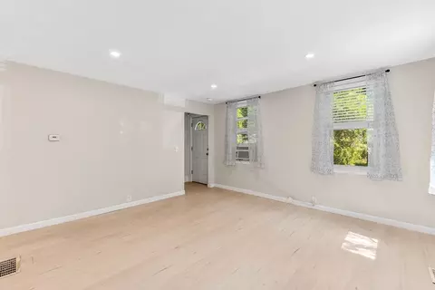 Living - 806 Main St, Wareham, MA 02571 photo 2 of 4