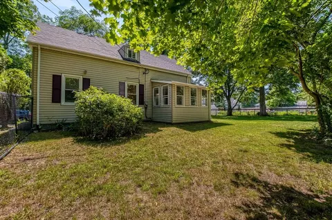 Exterior - 806 Main St, Wareham, MA 02571 photo 3 of 8