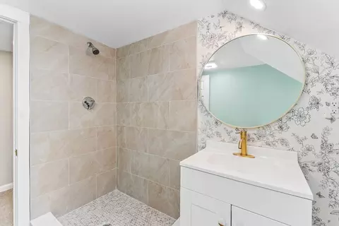Bath - 806 Main St, Wareham, MA 02571 photo 3 of 3