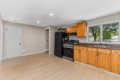Entry Way - 806 Main St, Wareham, MA 02571 photo 1 of 2