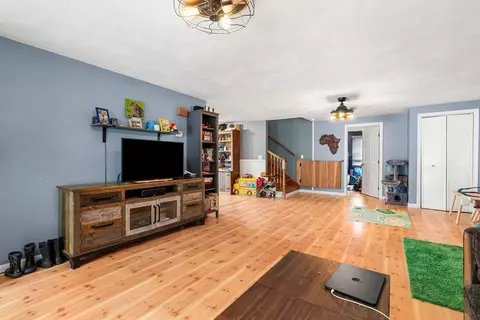 Living - 8 Windsor Ln, Gloucester, MA 01930 photo 1 of 2