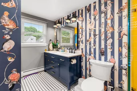 Bath - 8 Windsor Ln, Gloucester, MA 01930 photo 3 of 4