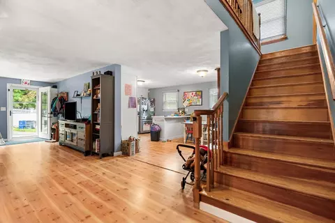 Entry Way - 8 Windsor Ln, Gloucester, MA 01930 photo 2 of 4