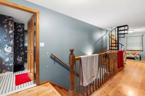 Entry Way - 8 Windsor Ln, Gloucester, MA 01930 photo 3 of 4