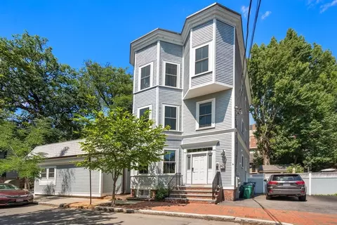 509 Franklin St #1, Cambridge, MA 02139