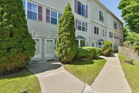 110 Coolidge Hill Rd #2, Watertown, MA 02472