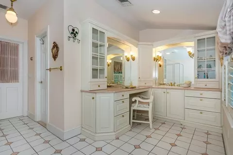 Bath - 480 York St, Canton, MA 02021 photo 3 of 6