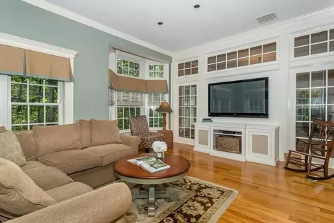 Living - 480 York St, Canton, MA 02021 photo 4 of 4