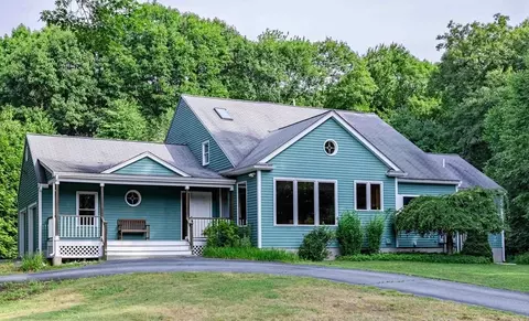 4 Mallard Dr, Medway, MA 02053