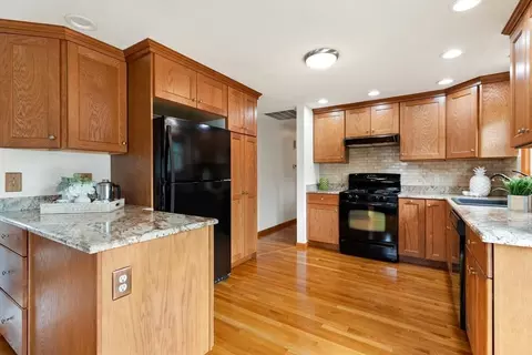 4 Eileen Rd, Peabody, MA 01960 photo 6
